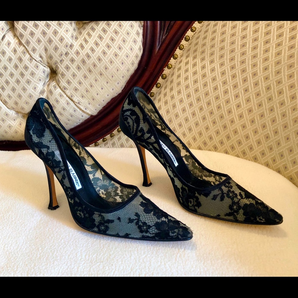 Manolo Blahnik black sheer lace satin pumps sz38